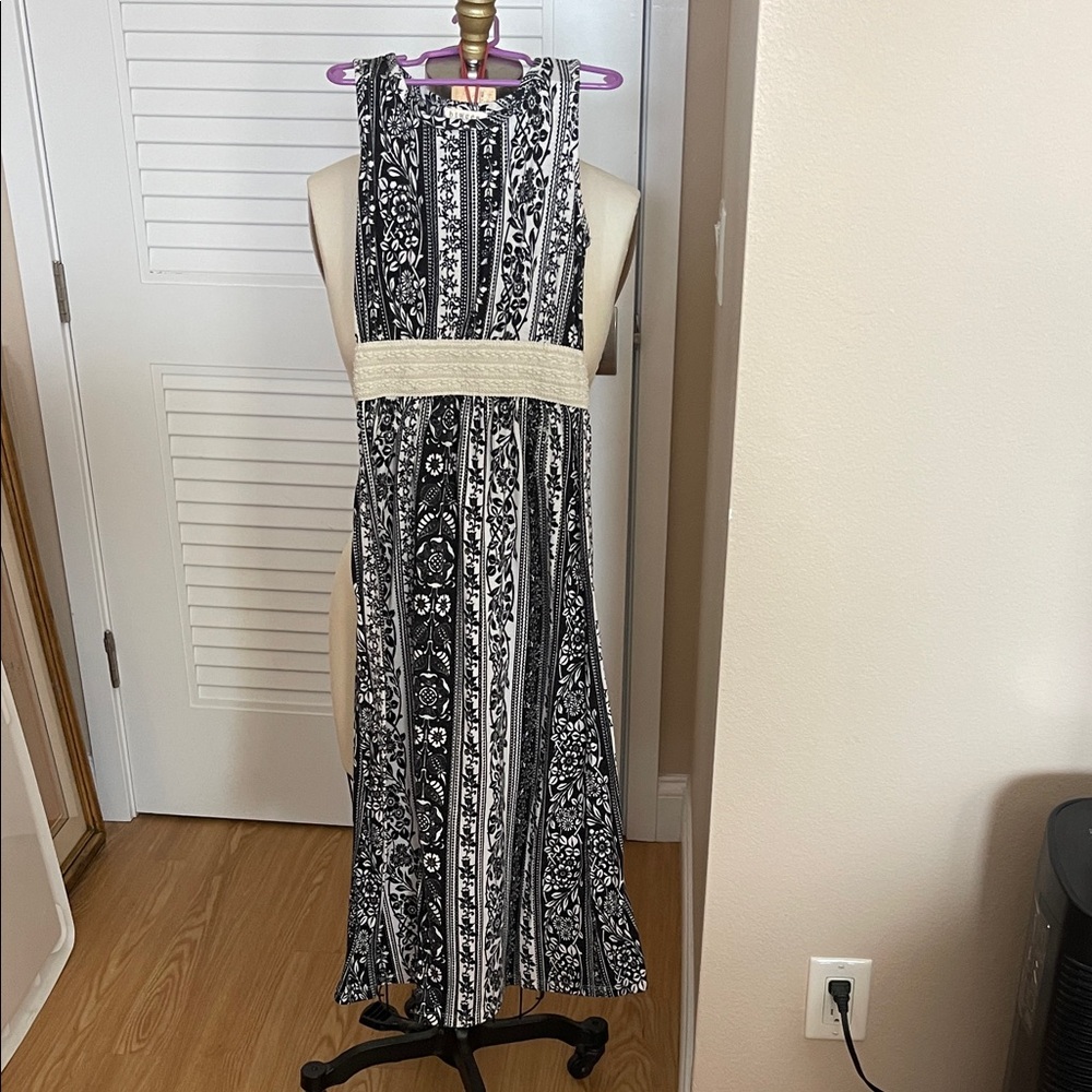 btween Monochrome Floral Striped Maxi Dress